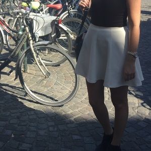 💸White pleated mini skirt. Size small